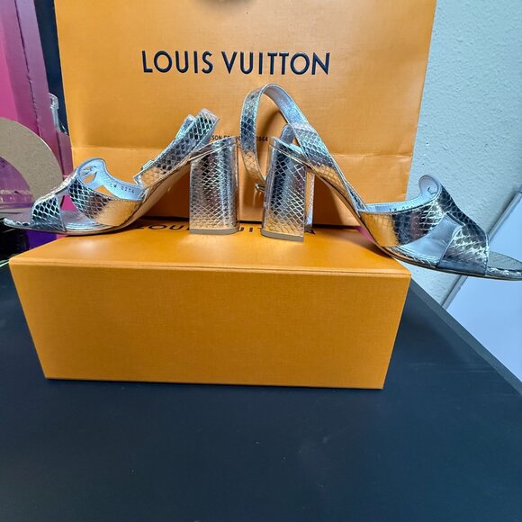 Louis Vuitton Isola Sandals in metallic “Argent” silve - Picture 3 of 7